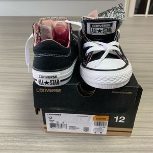 Girls size 12 Black and pink converse.